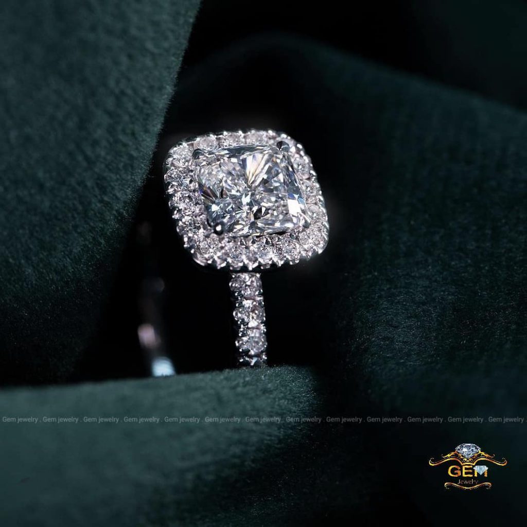 جواهری خاص با الماس های زیبا
